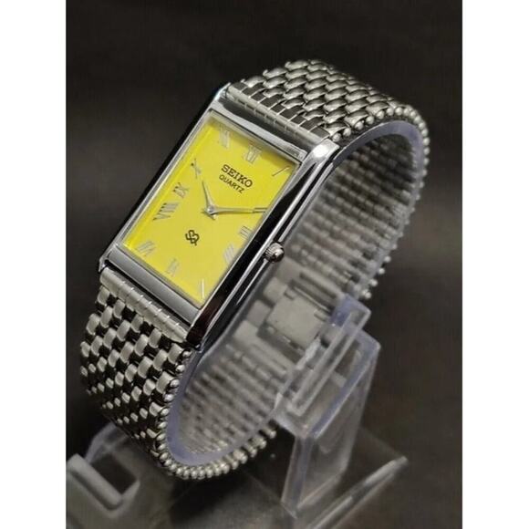 Vintage Style Seiko Quartz Mens Silver Watch & Yellow accents W/ Metal Strap - Picture 1 of 7